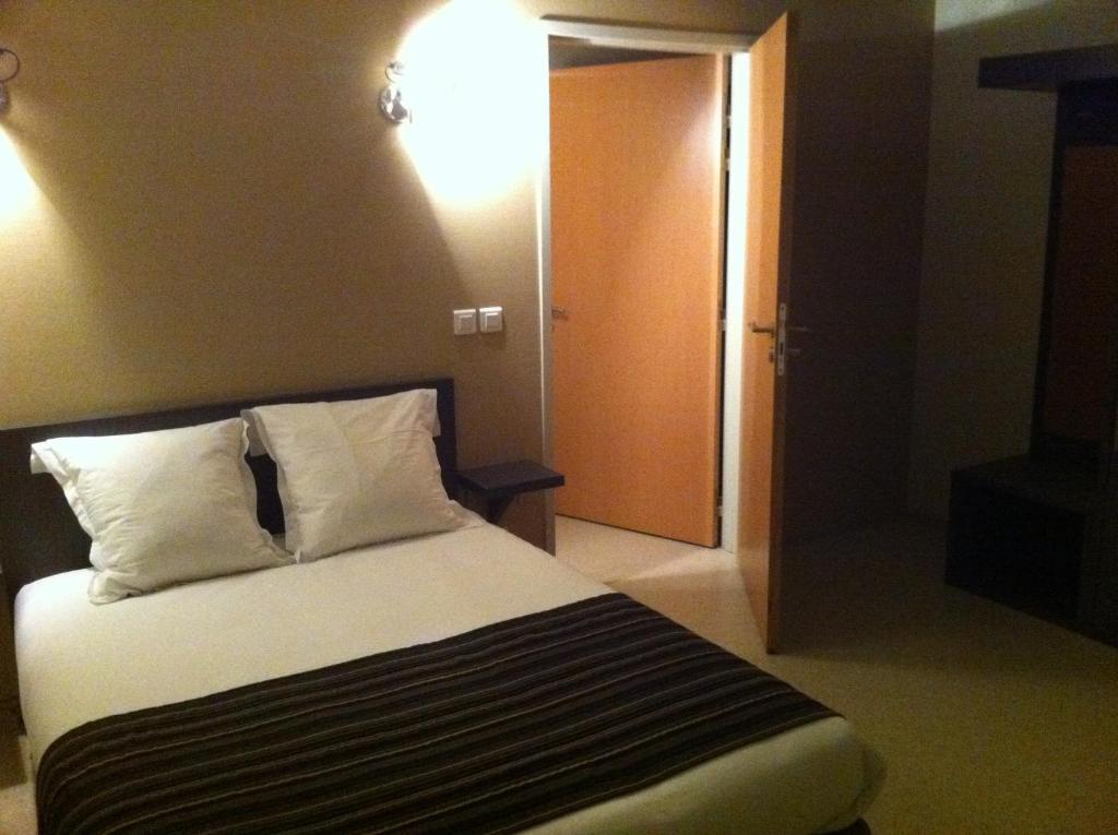 Fasthotel Le Rale Des Genets - Un Hotel Fh Collection Dun-sur-Meuse Oda fotoğraf